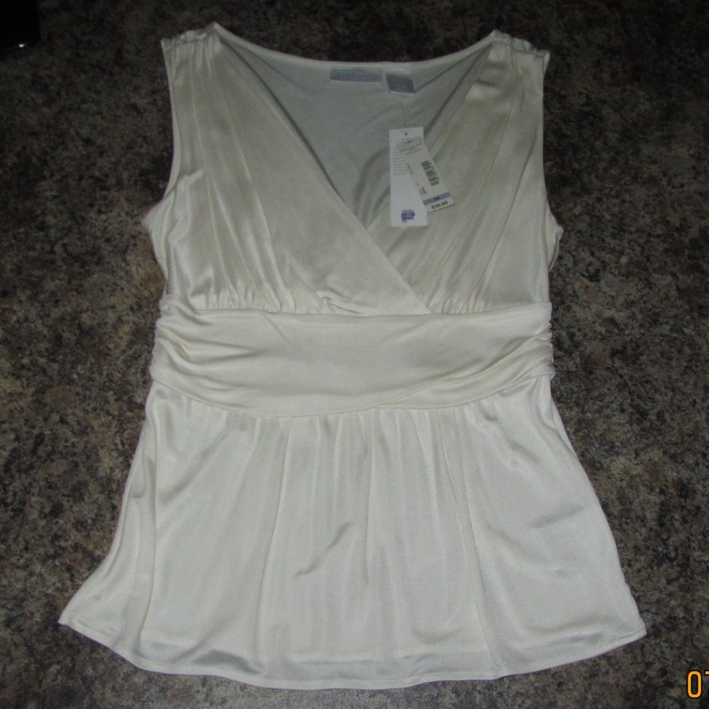 👀 👀 👀 Women's Ivory Sleeveless Top/Worthington PM NWT.